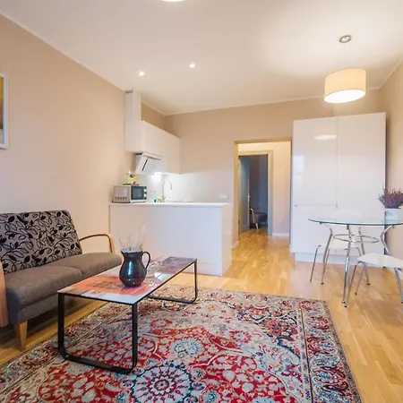 2-room In Historical Art Nouveau House דירה *